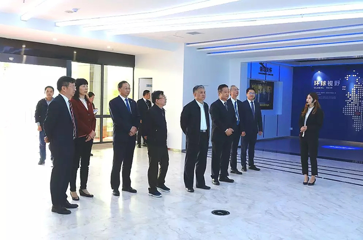 多项技术获肯定！民建中央专职副主席吴晓青一行视察英国威廉希尔足球官网 - 专业体育赛事直播与资讯平台